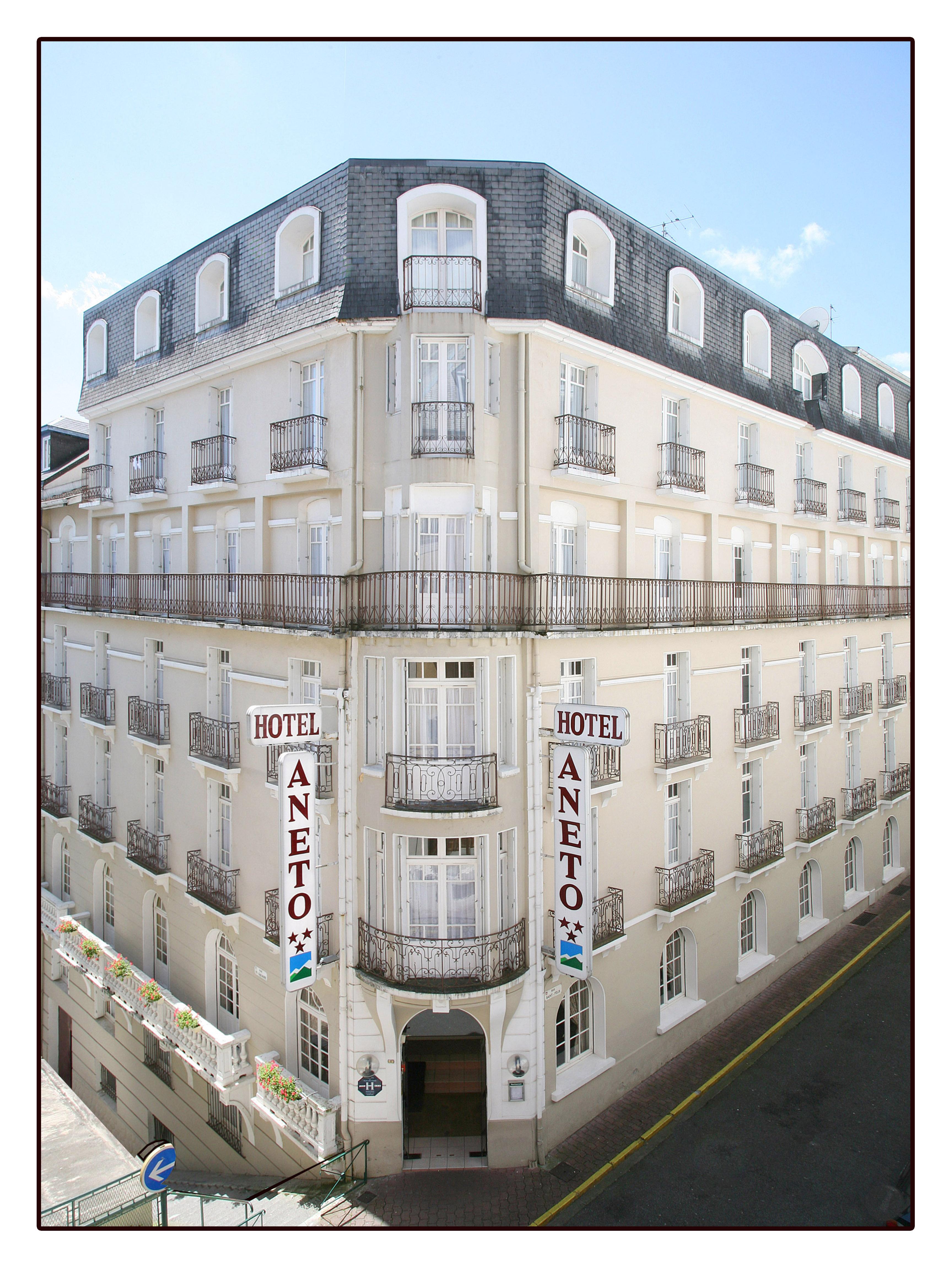 Hotel Aneto Lourdes Kültér fotó