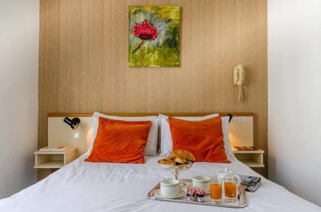 Hotel Aneto Lourdes Kültér fotó