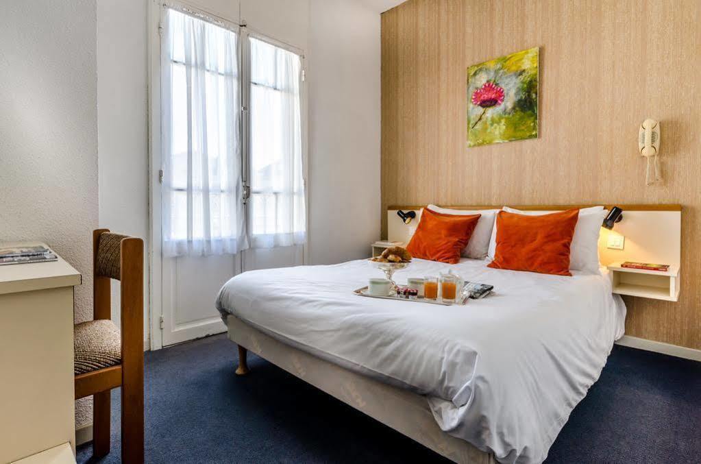 Hotel Aneto Lourdes Kültér fotó
