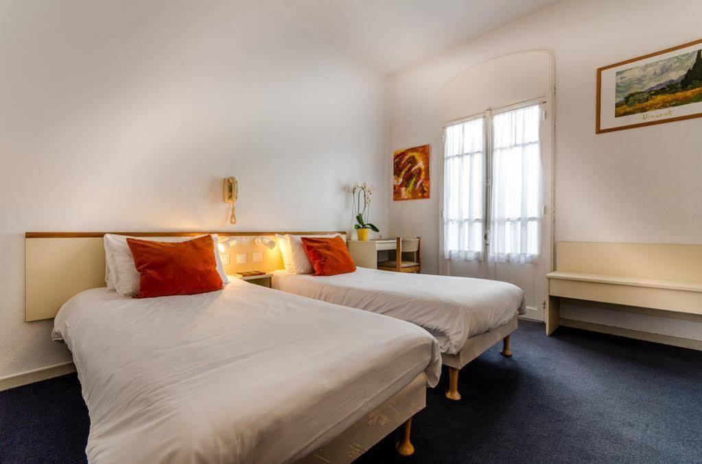 Hotel Aneto Lourdes Kültér fotó